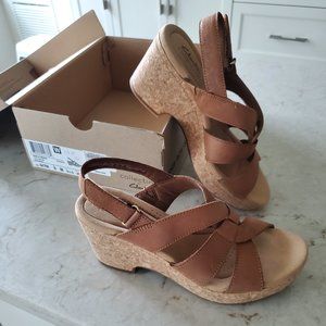 New With Box Clarks Giselle Beach Tan Leather Sandals 8M